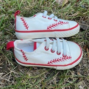 NEW!! White and Red Boutique Baseball Shoes size 5 Unisex